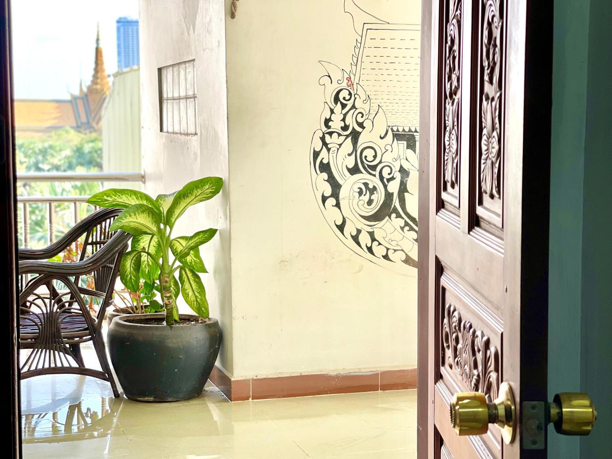 RS III Location Hostel Phnom Penh Exterior foto