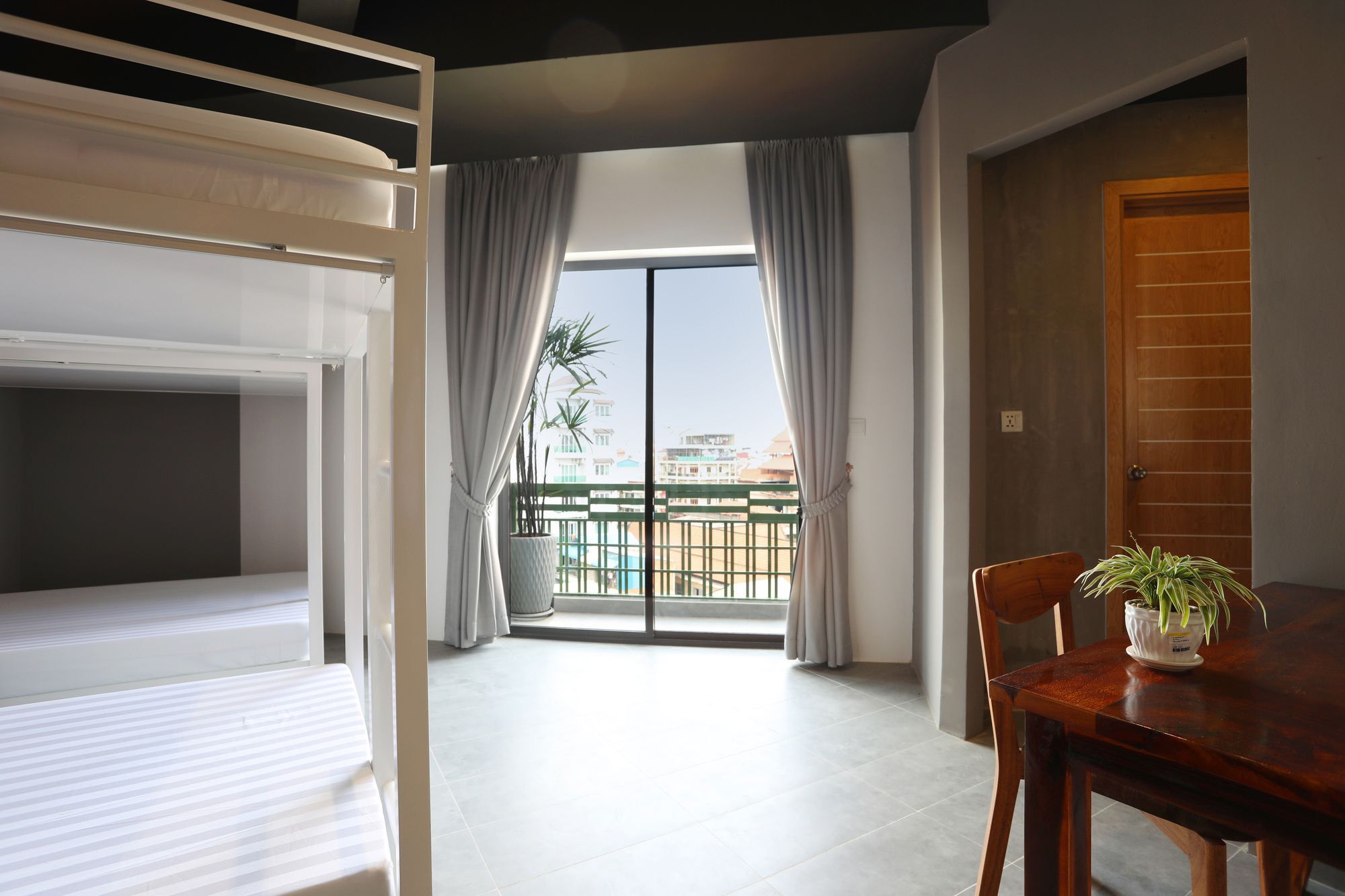 RS III Location Hostel Phnom Penh Exterior foto