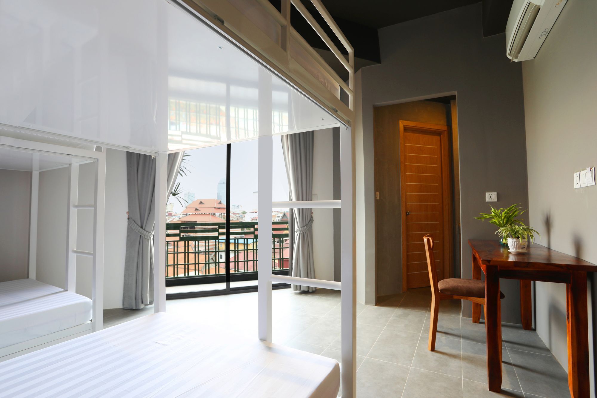 RS III Location Hostel Phnom Penh Exterior foto